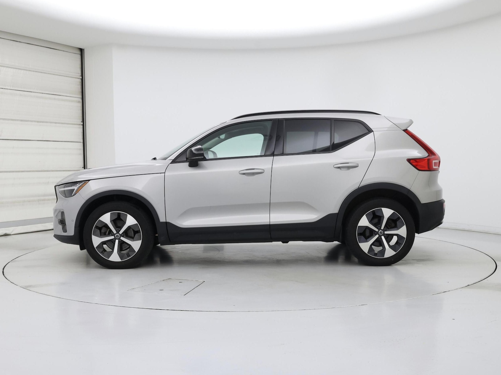 2023 Volvo XC40 Plus - Photo 4