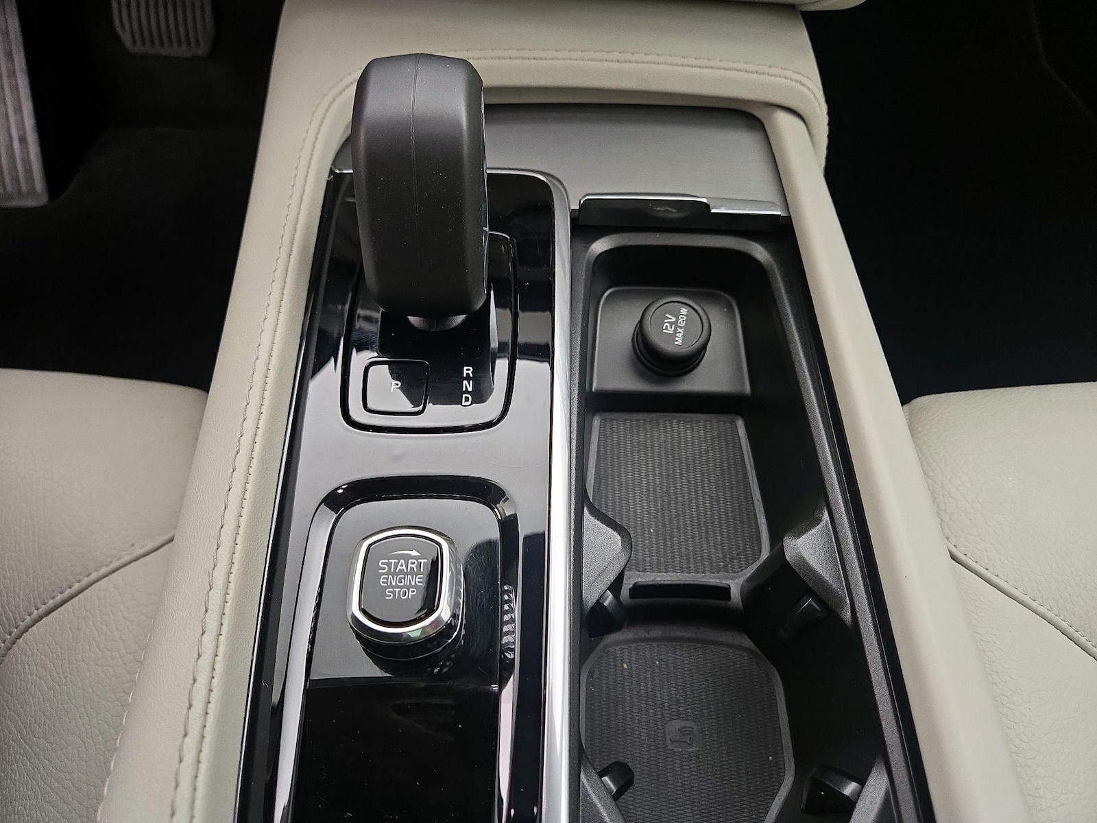 2024 Volvo XC90 Core - Photo 17