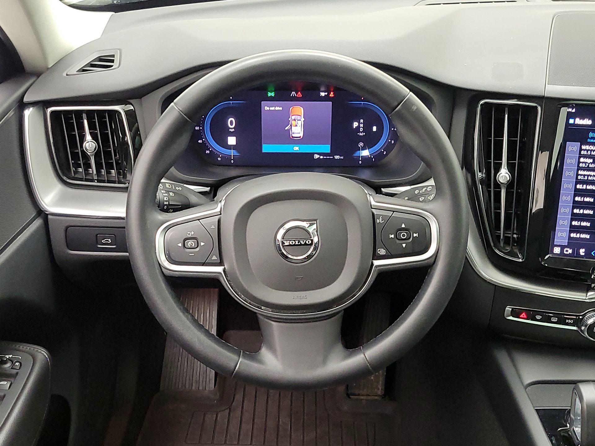 Thumbnail: 2023 Volvo XC60 - 10