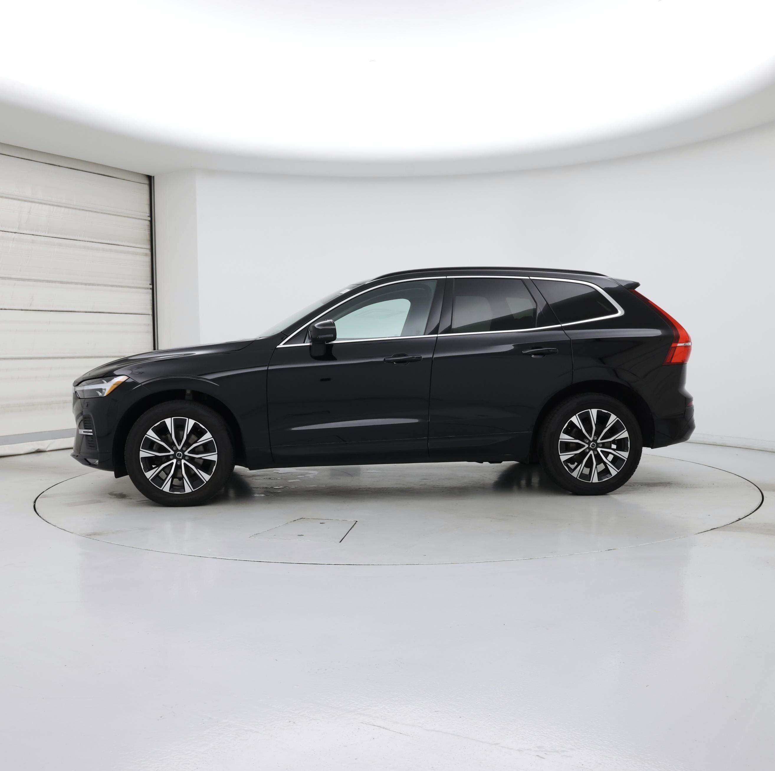 Thumbnail: 2023 Volvo XC60 - 3