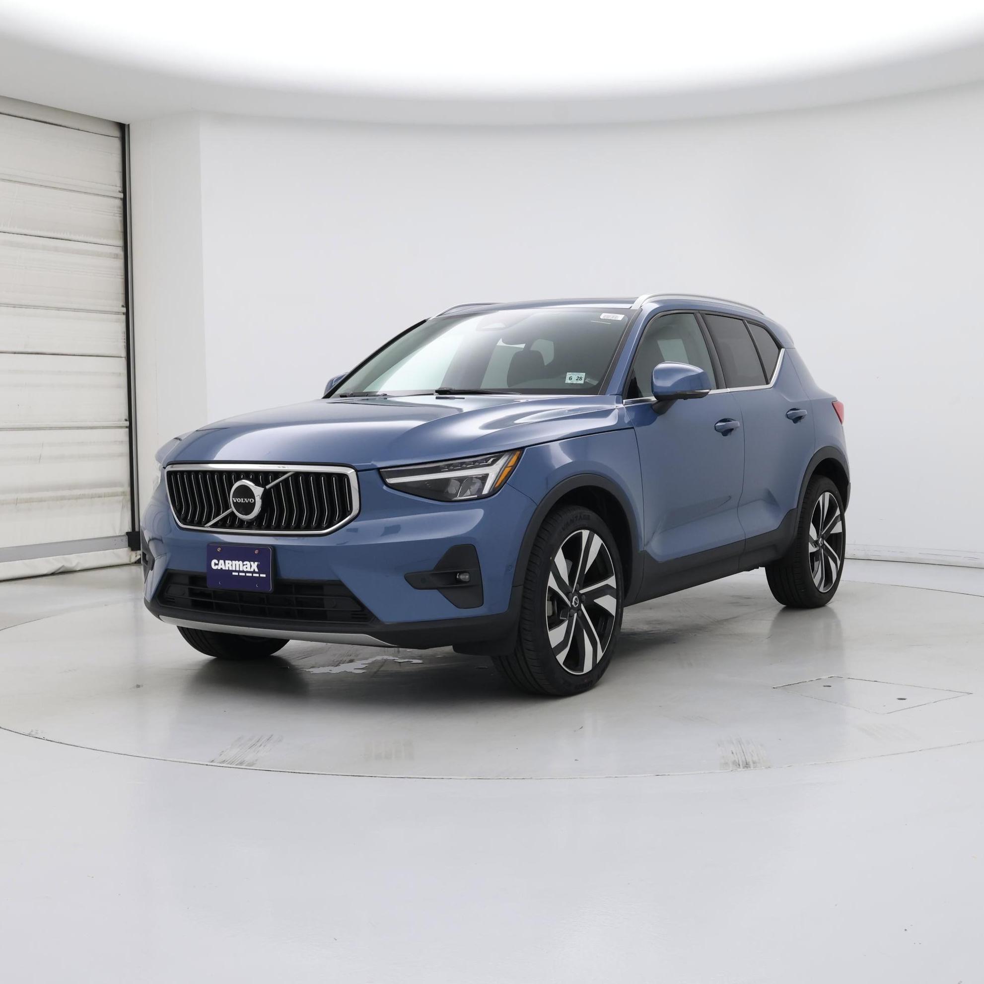 Thumbnail: 2023 Volvo XC40 - 4
