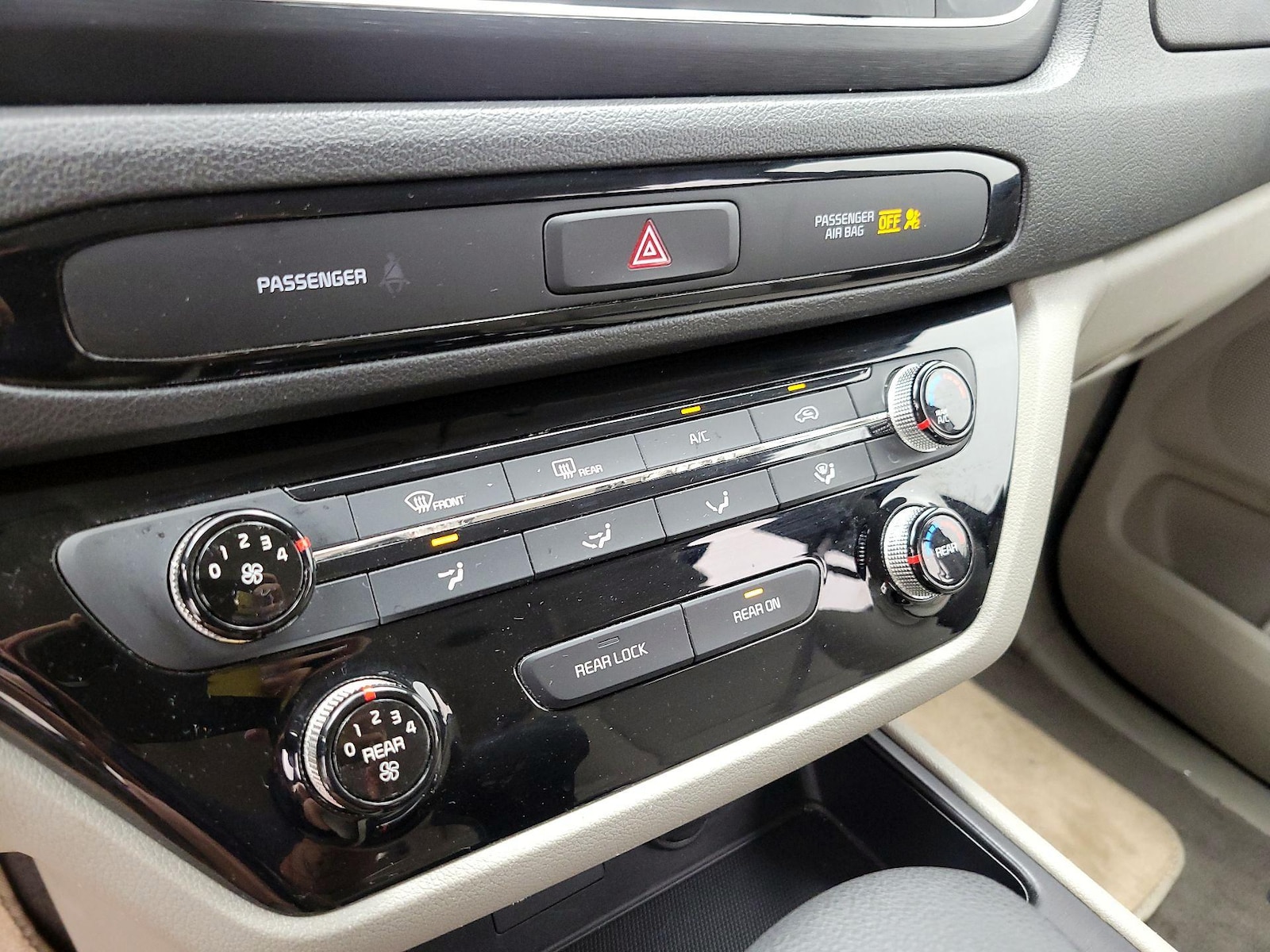 2019 Kia Sedona L - Photo 17
