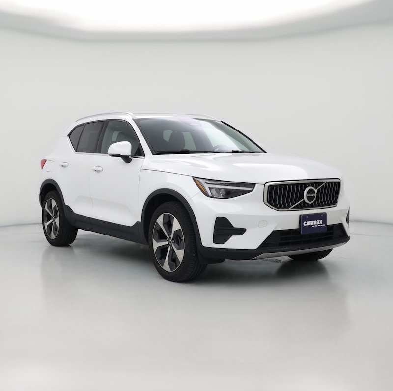 2024 Volvo XC40 B5 Core Dark Theme