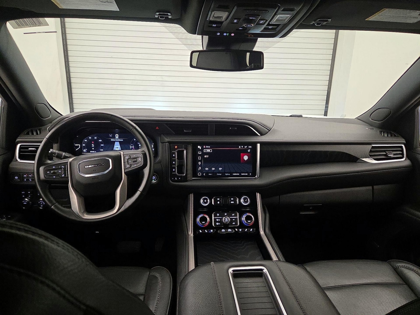 2024 GMC Yukon XL Denali - Photo 10