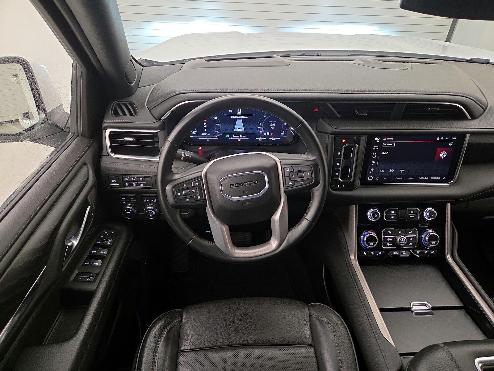 2024 GMC Yukon XL Denali - Photo 11