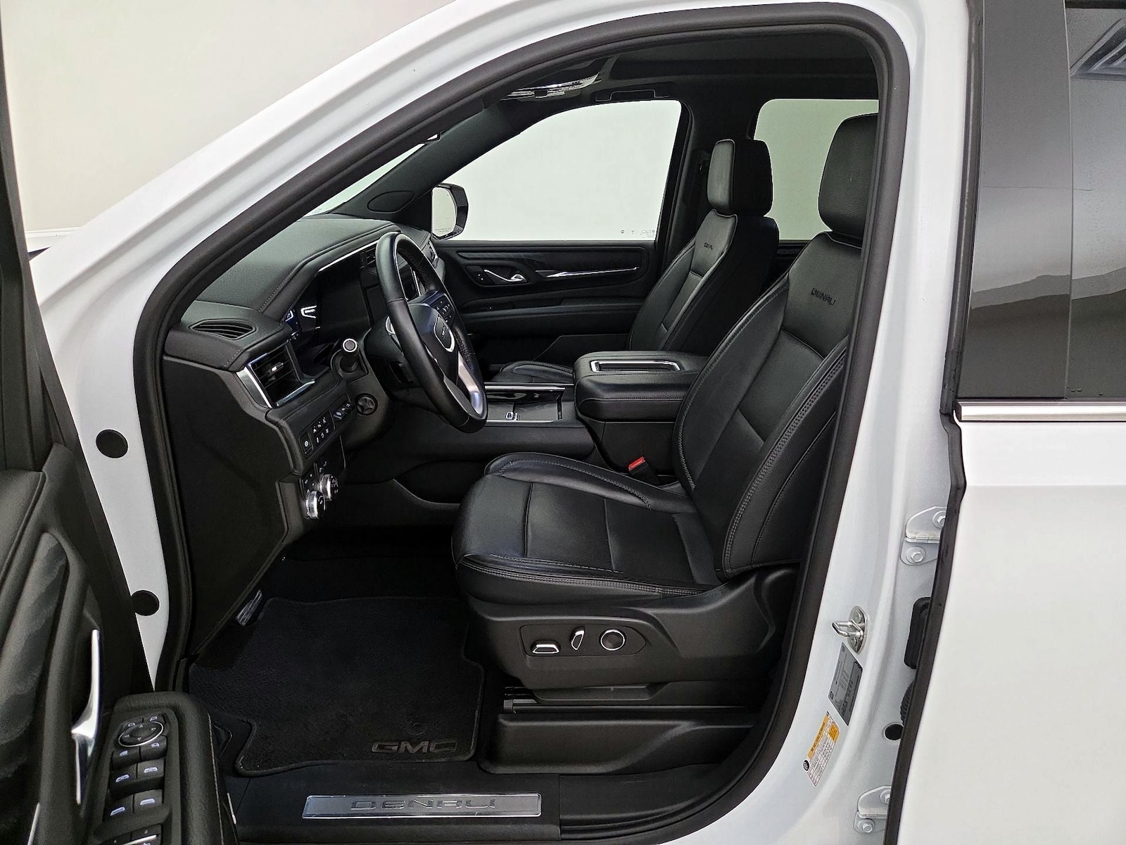 2024 GMC Yukon XL Denali - Photo 12