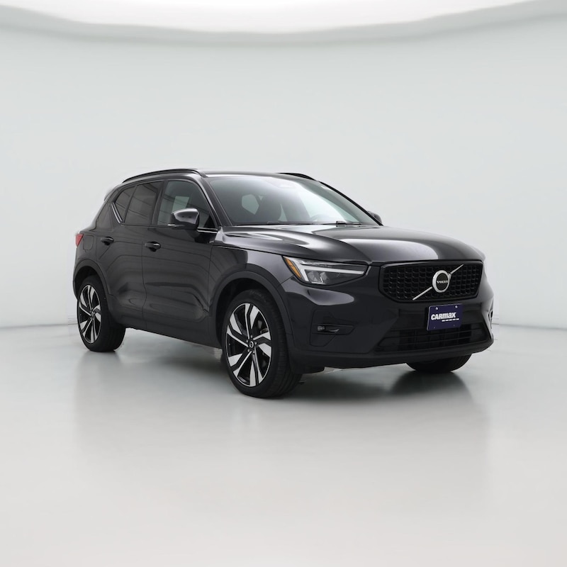 2023 Volvo XC40 B5 Plus Dark Theme