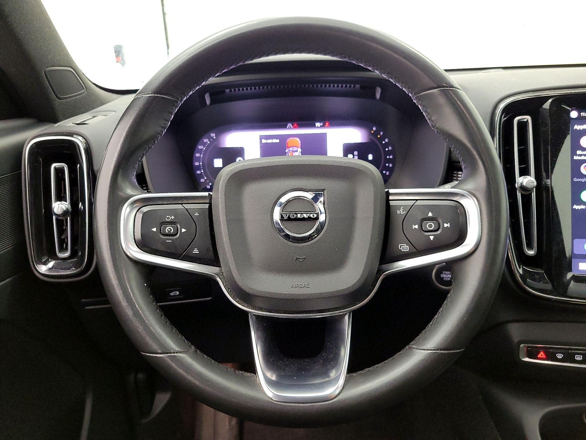 Thumbnail: 2023 Volvo XC40 - 10
