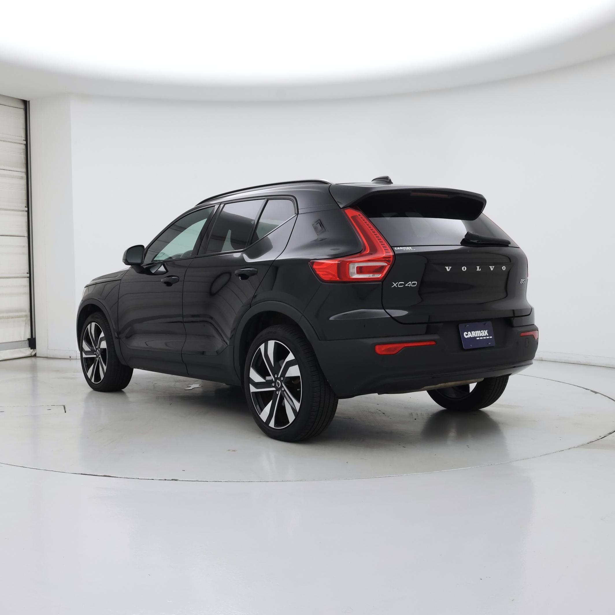 Thumbnail: 2023 Volvo XC40 - 2
