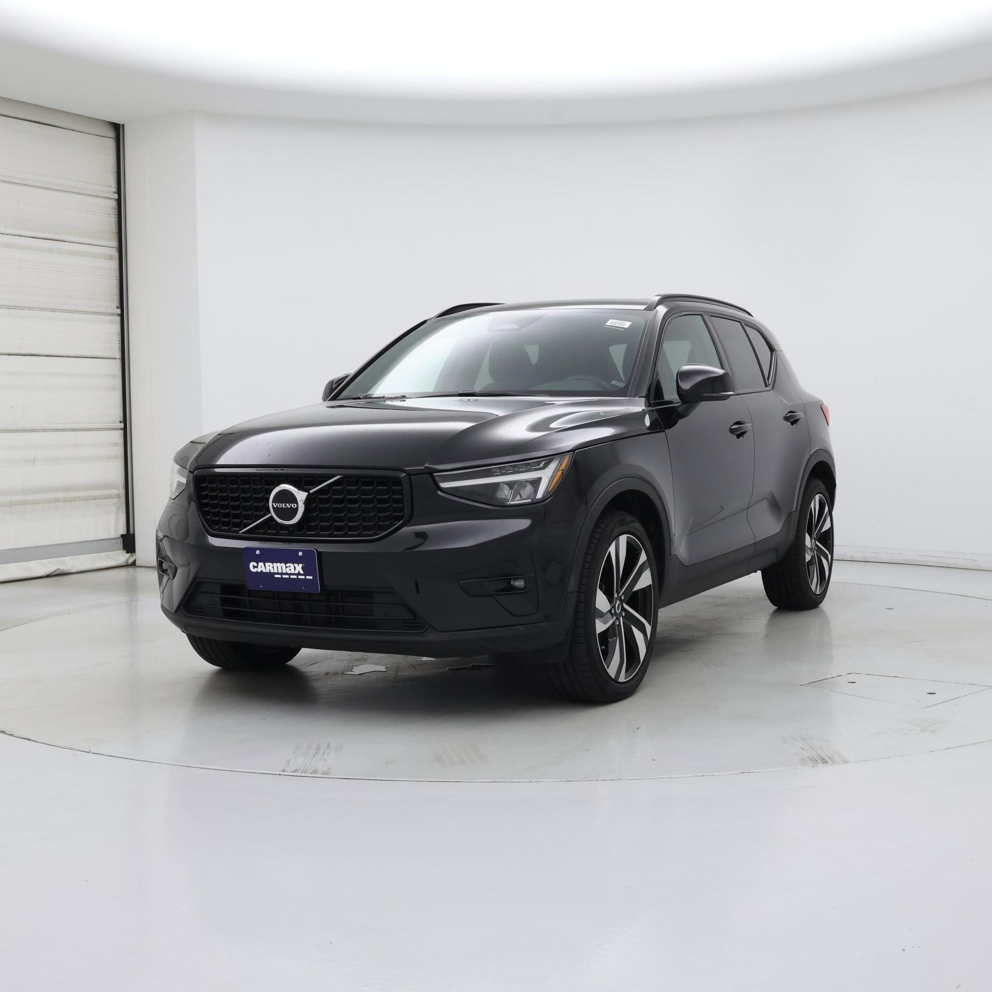 Thumbnail: 2023 Volvo XC40 - 4