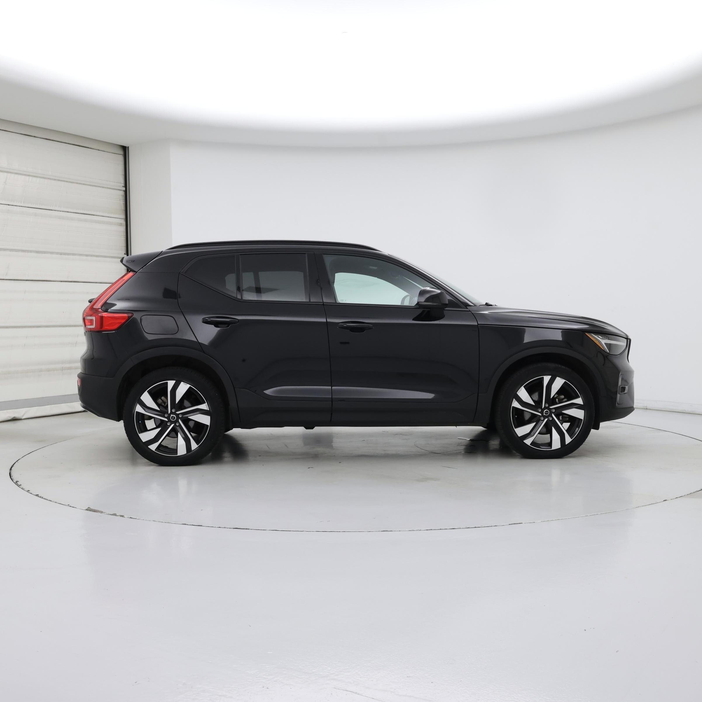Thumbnail: 2023 Volvo XC40 - 7