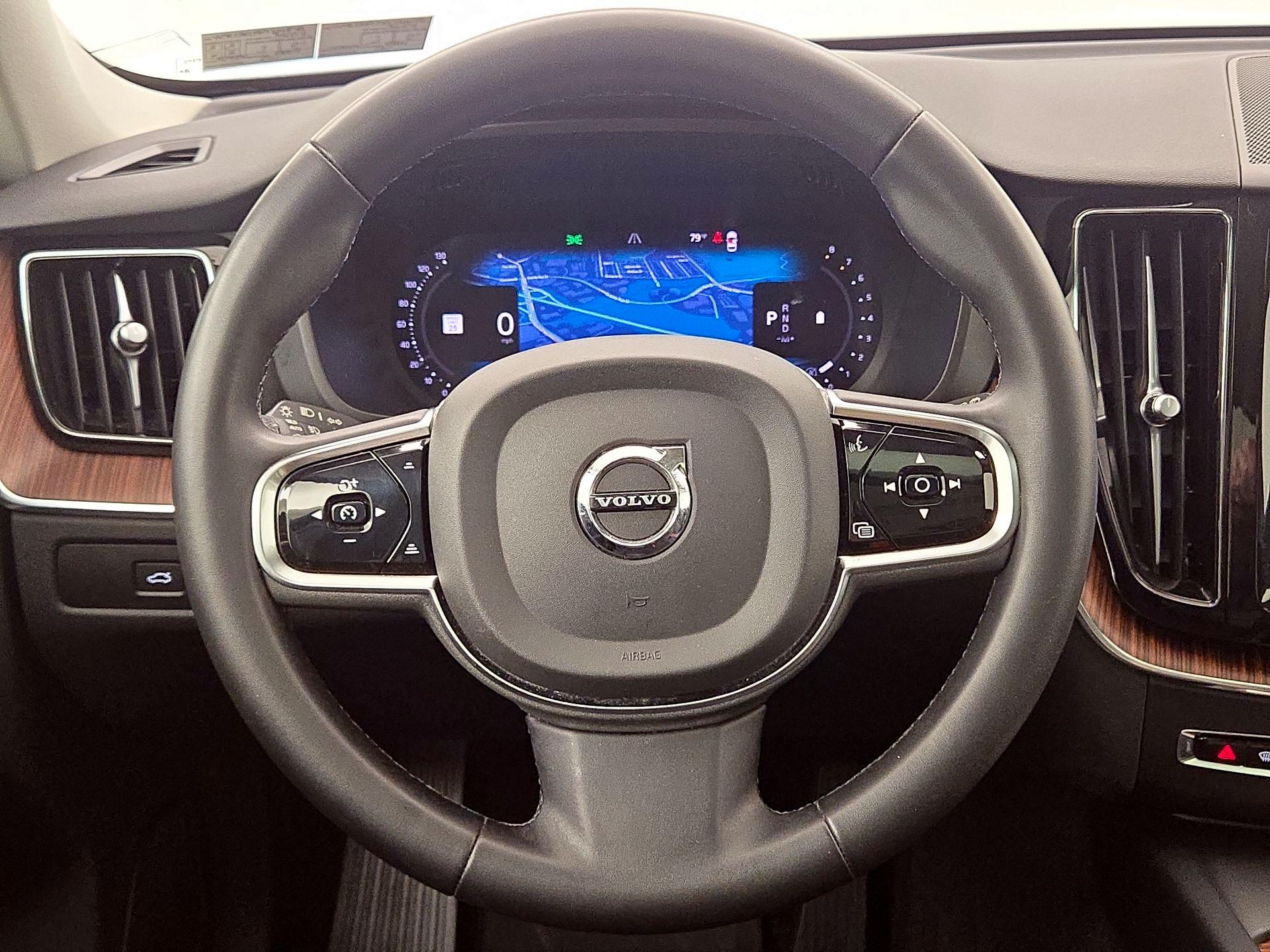 Thumbnail: 2024 Volvo XC60 - 10