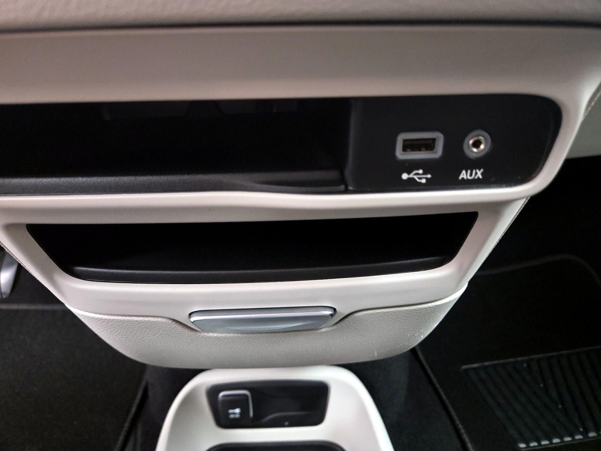 Thumbnail: 2020 Chrysler Voyager - 18