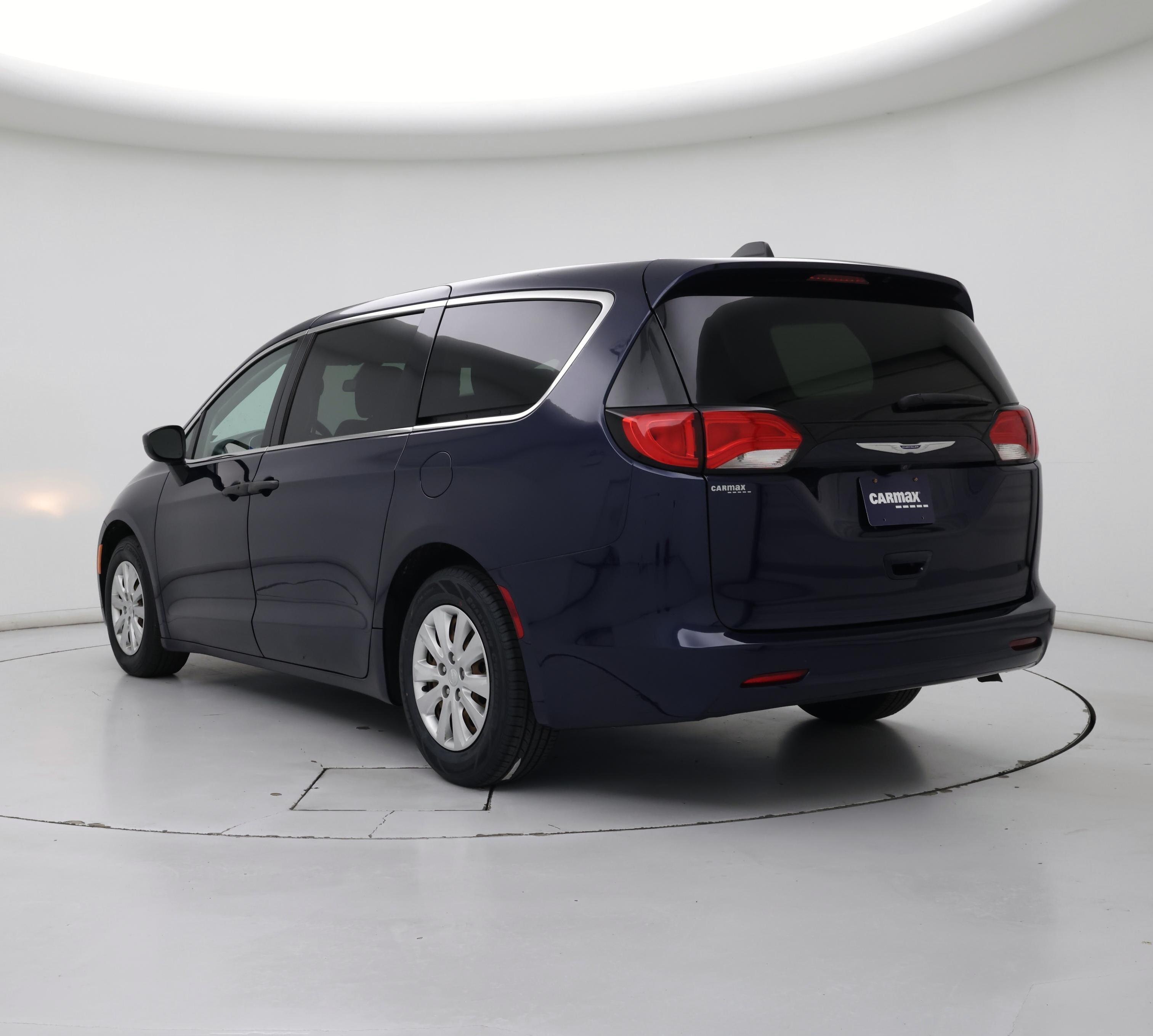 Thumbnail: 2020 Chrysler Voyager - 2