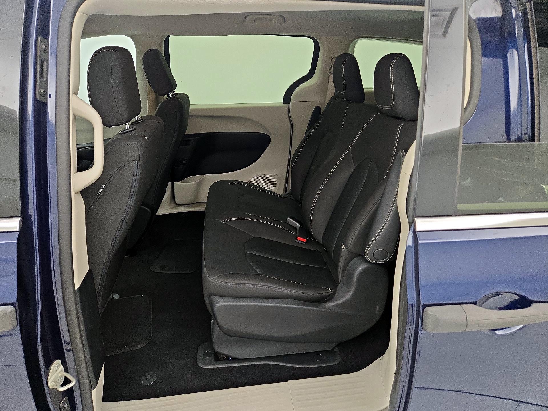 Thumbnail: 2020 Chrysler Voyager - 19