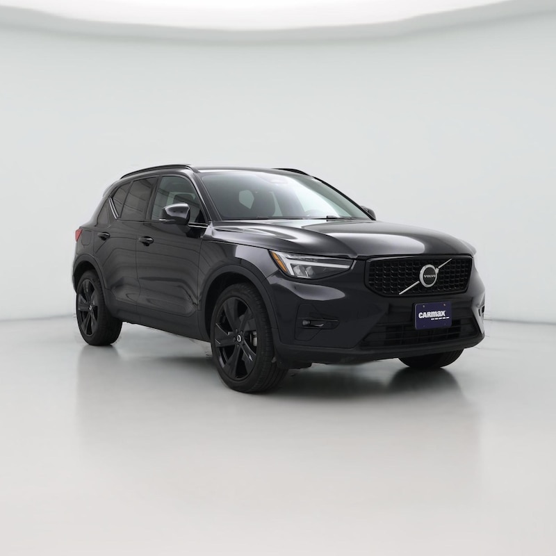 2023 Volvo XC40 B5 Plus Dark Theme