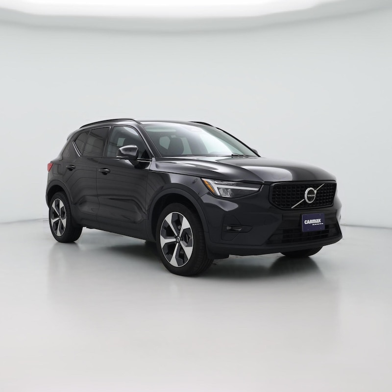 2024 Volvo XC40 B5 Plus Dark Theme