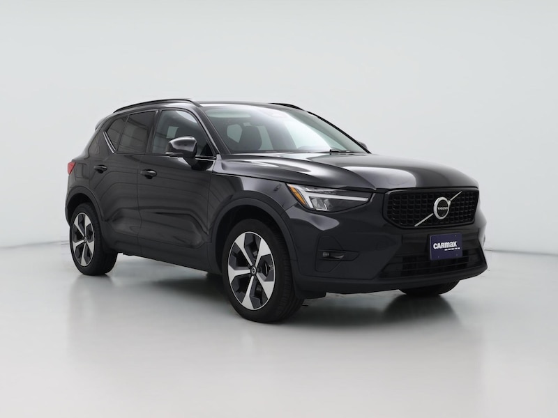 2024 Volvo XC40 B5 Plus Dark Theme