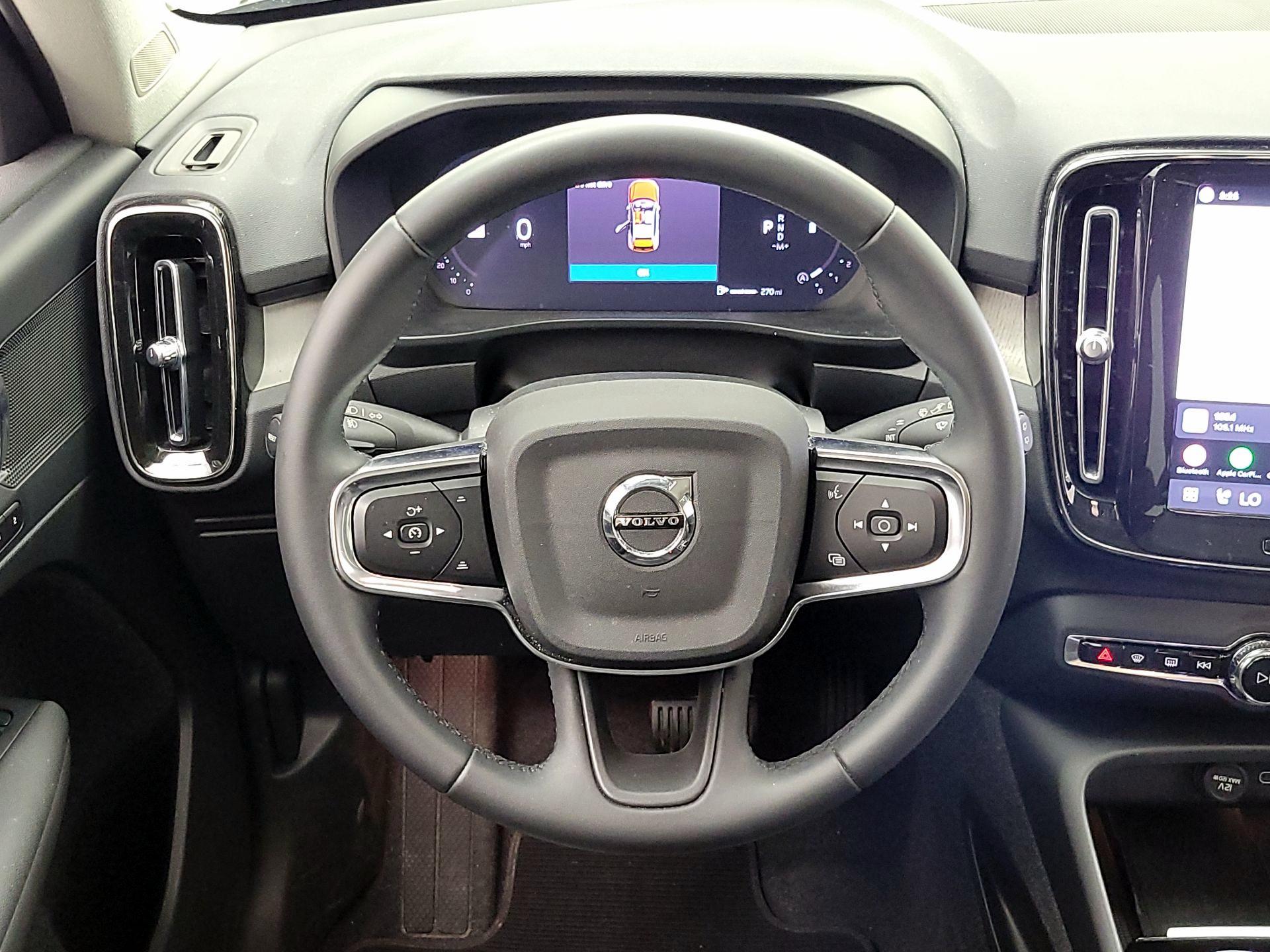 Thumbnail: 2024 Volvo XC40 - 10