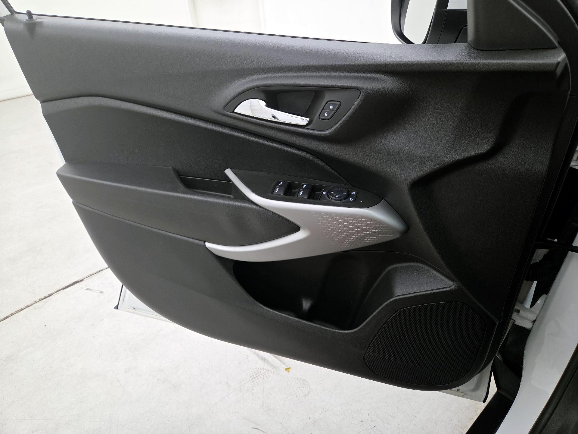 Thumbnail: 2024 Chevrolet Trax - 12