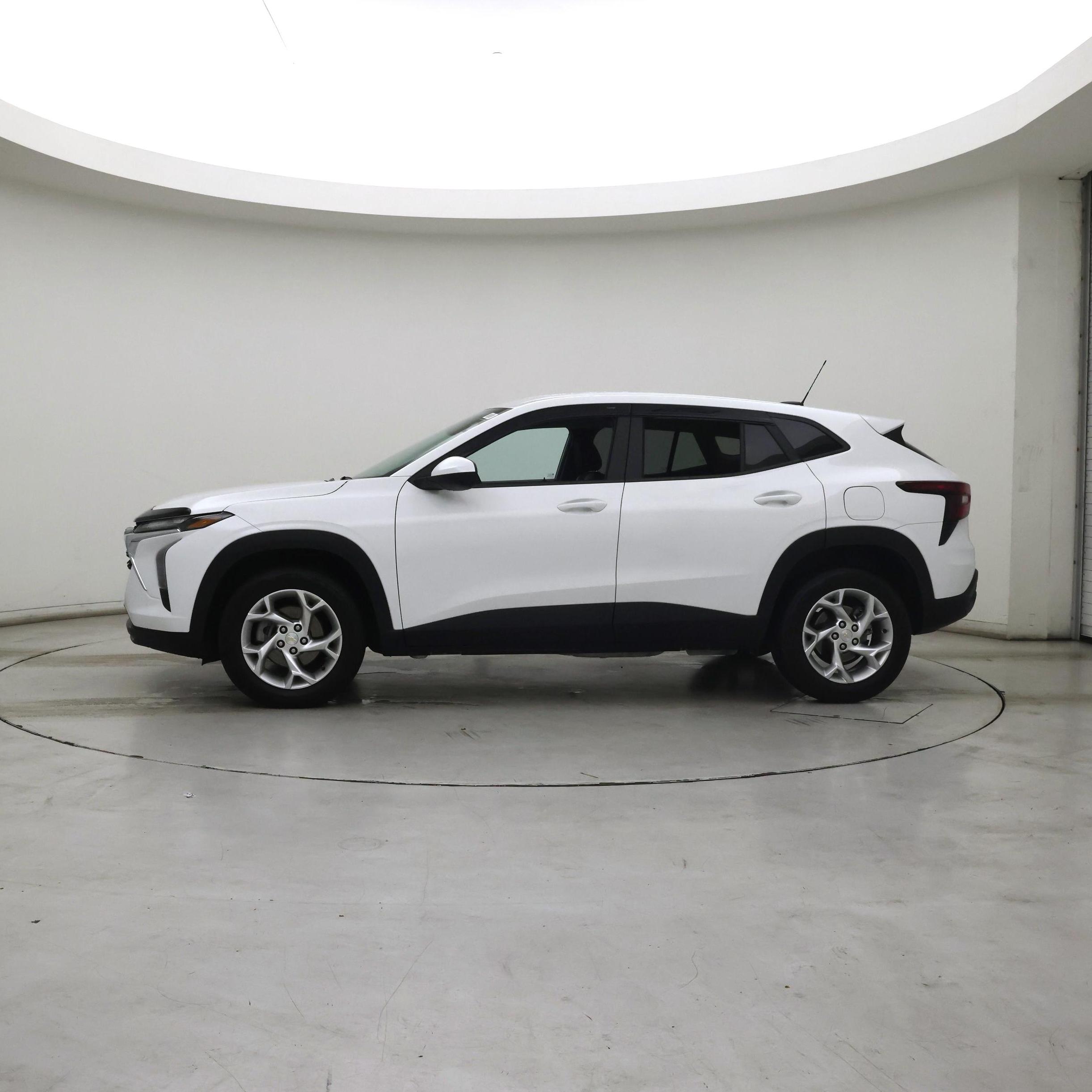 Thumbnail: 2024 Chevrolet Trax - 3