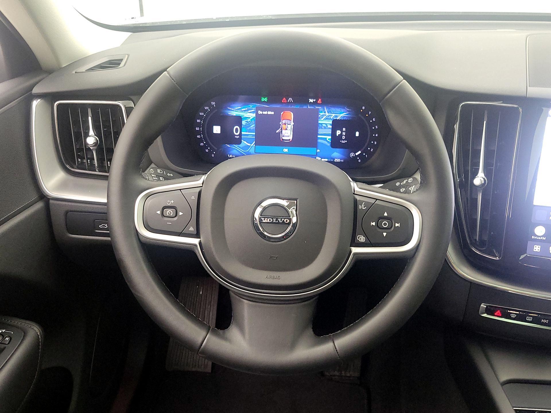Thumbnail: 2025 Volvo XC60 - 10