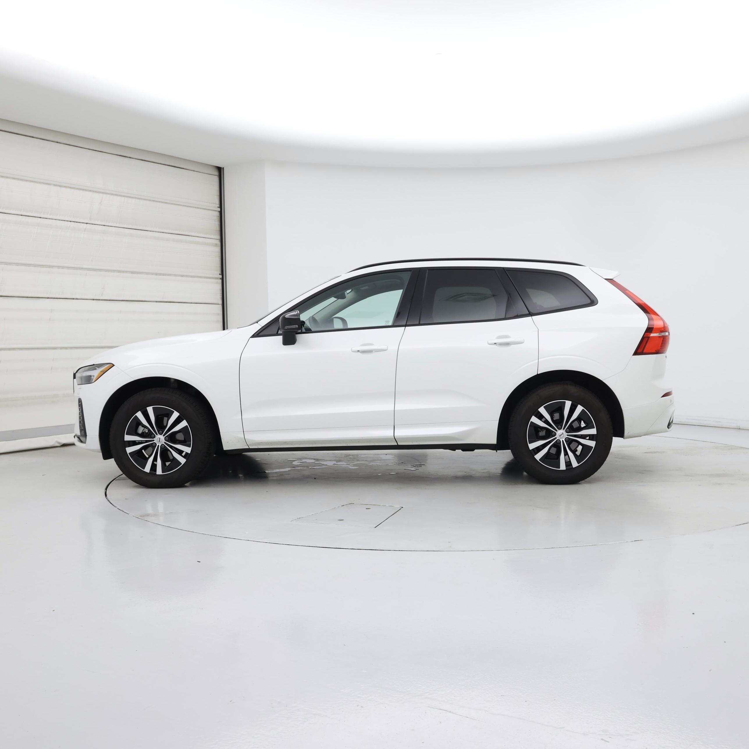 Thumbnail: 2025 Volvo XC60 - 3