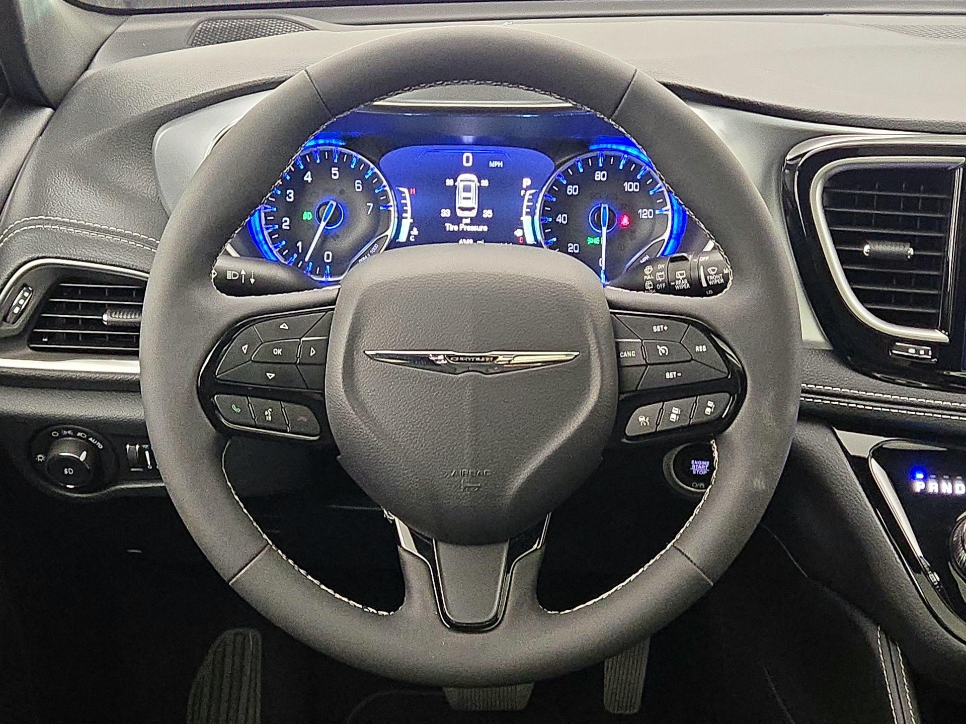 Thumbnail: 2025 Chrysler Pacifica - 10