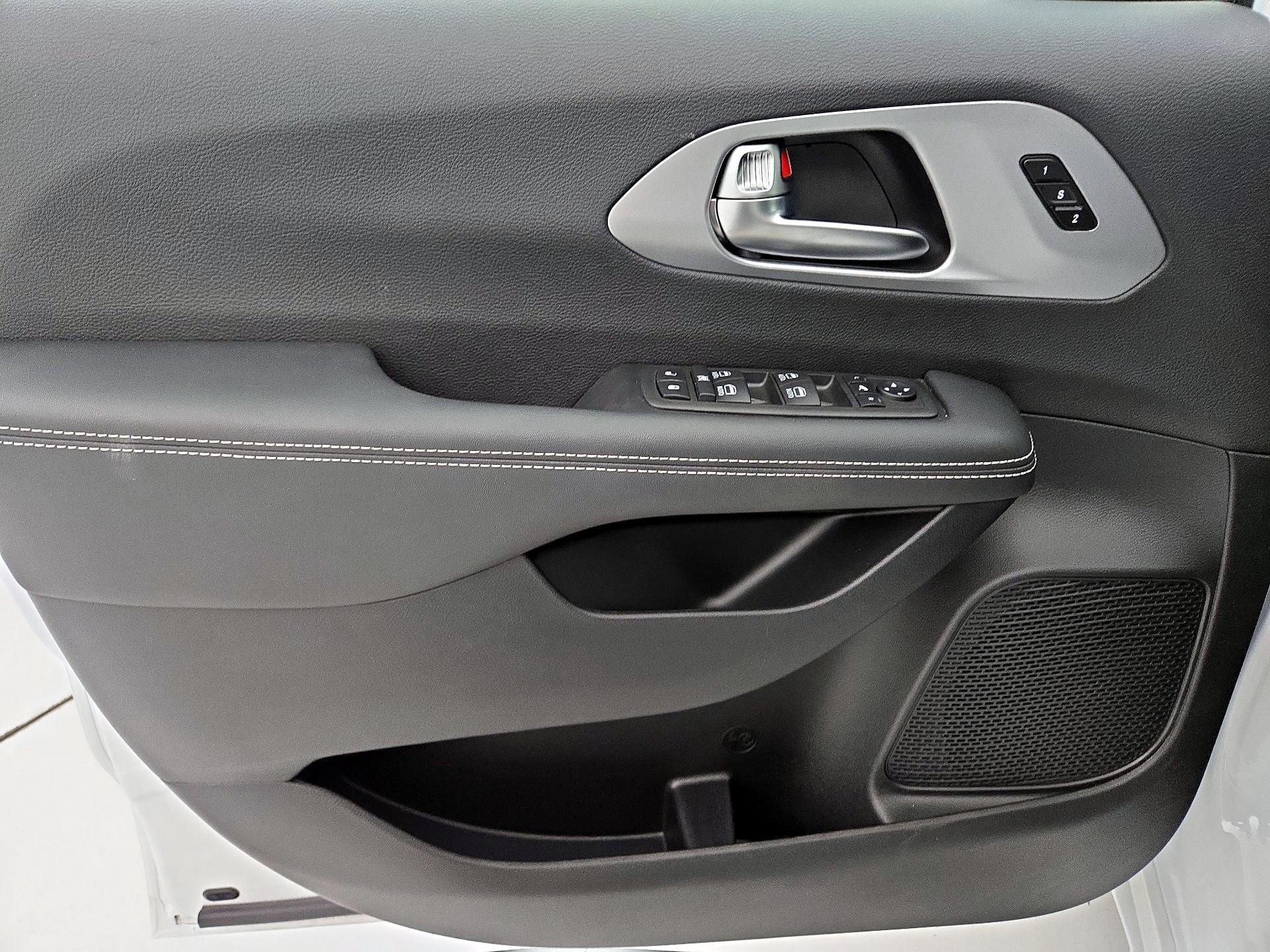 Thumbnail: 2025 Chrysler Pacifica - 12