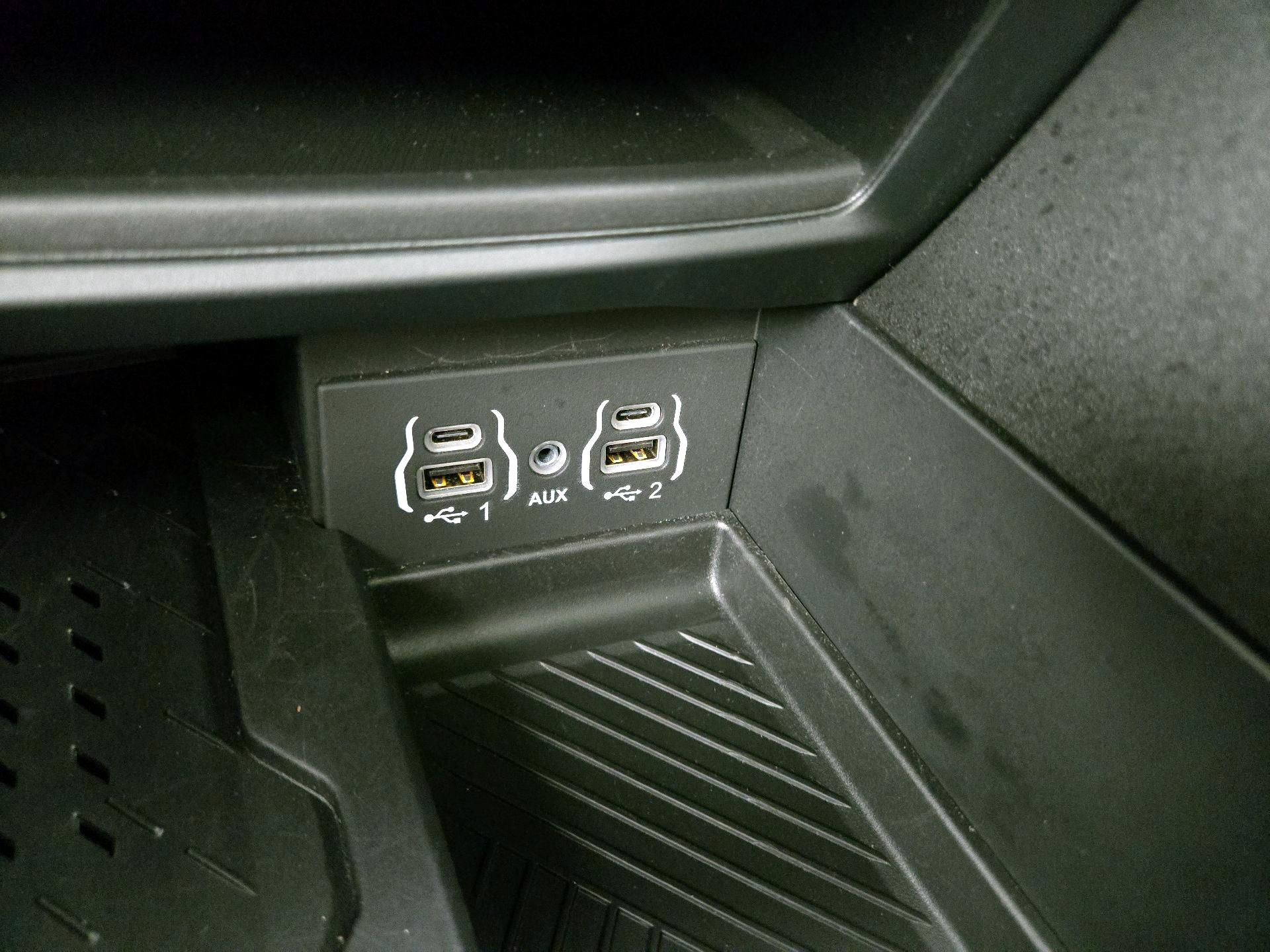 Thumbnail: 2025 Chrysler Pacifica - 19