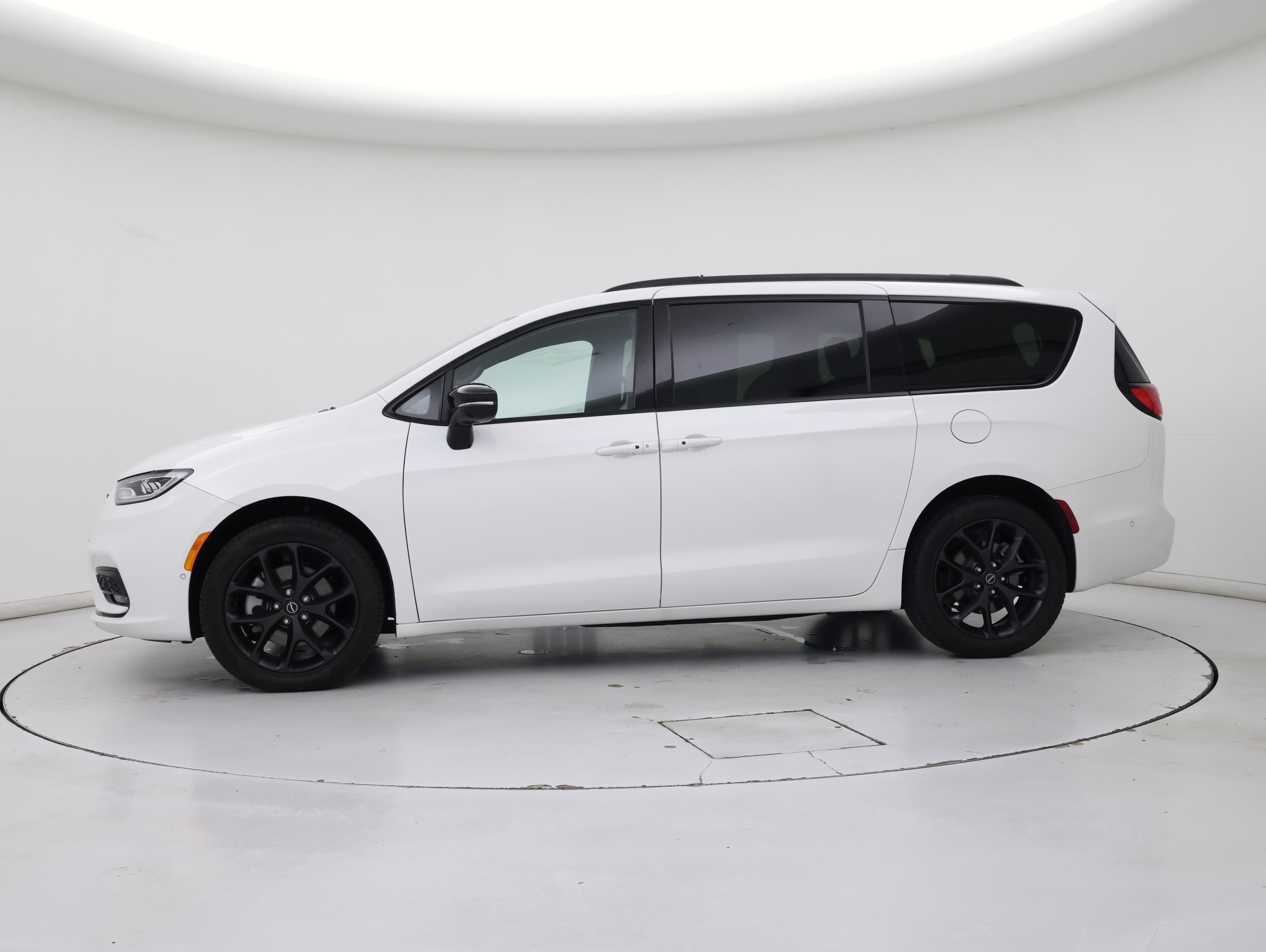 Thumbnail: 2025 Chrysler Pacifica - 3