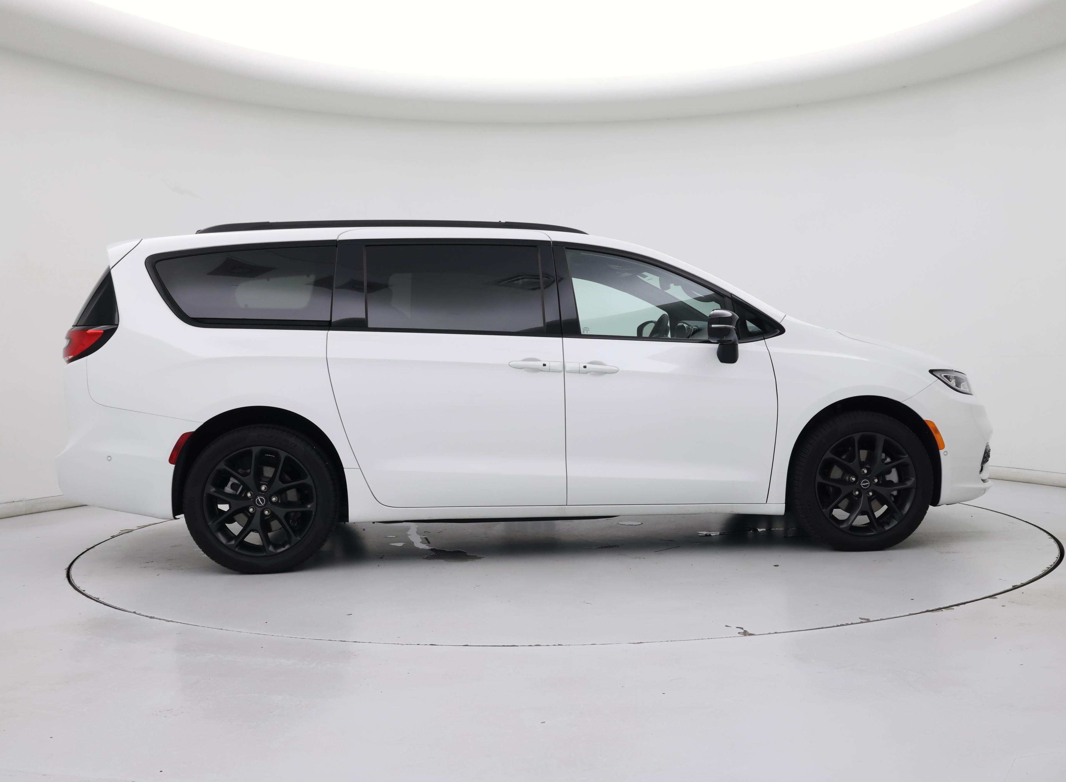 Thumbnail: 2025 Chrysler Pacifica - 7