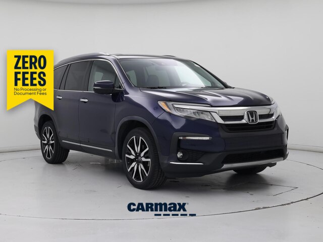 2020 Honda Pilot Touring AWD with Rear Captain's Chairs