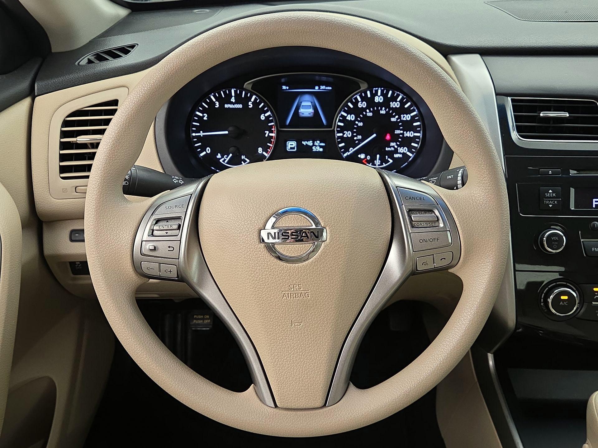 Thumbnail: 2015 Nissan Altima - 10