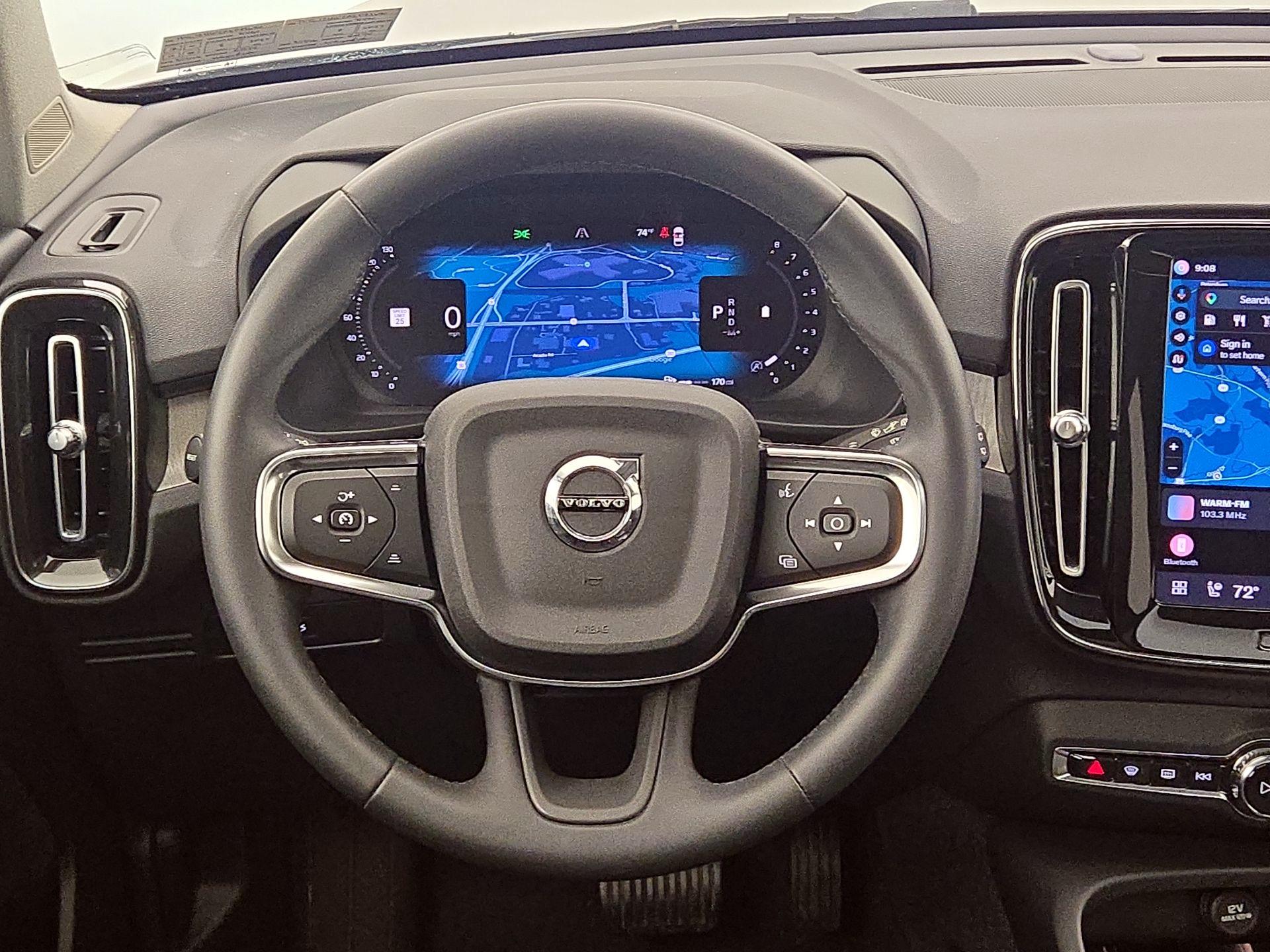 Thumbnail: 2023 Volvo XC40 - 10