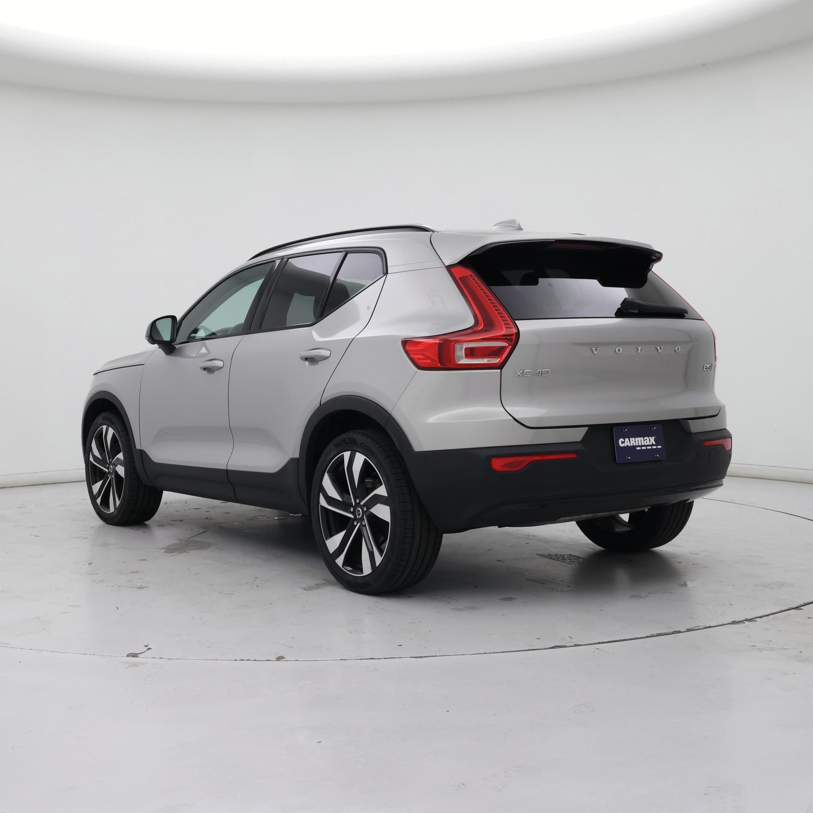 Thumbnail: 2023 Volvo XC40 - 2