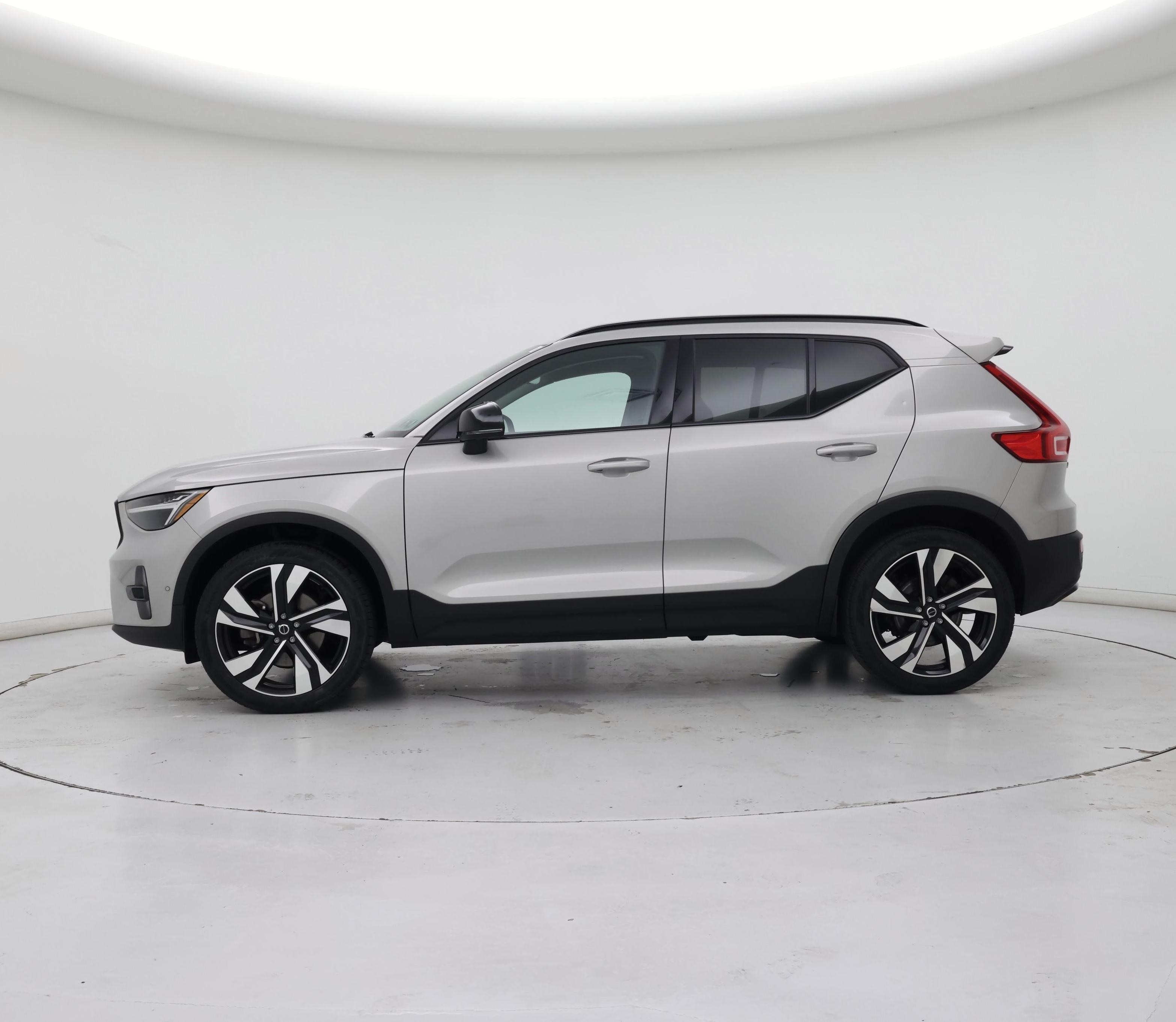 Thumbnail: 2023 Volvo XC40 - 3