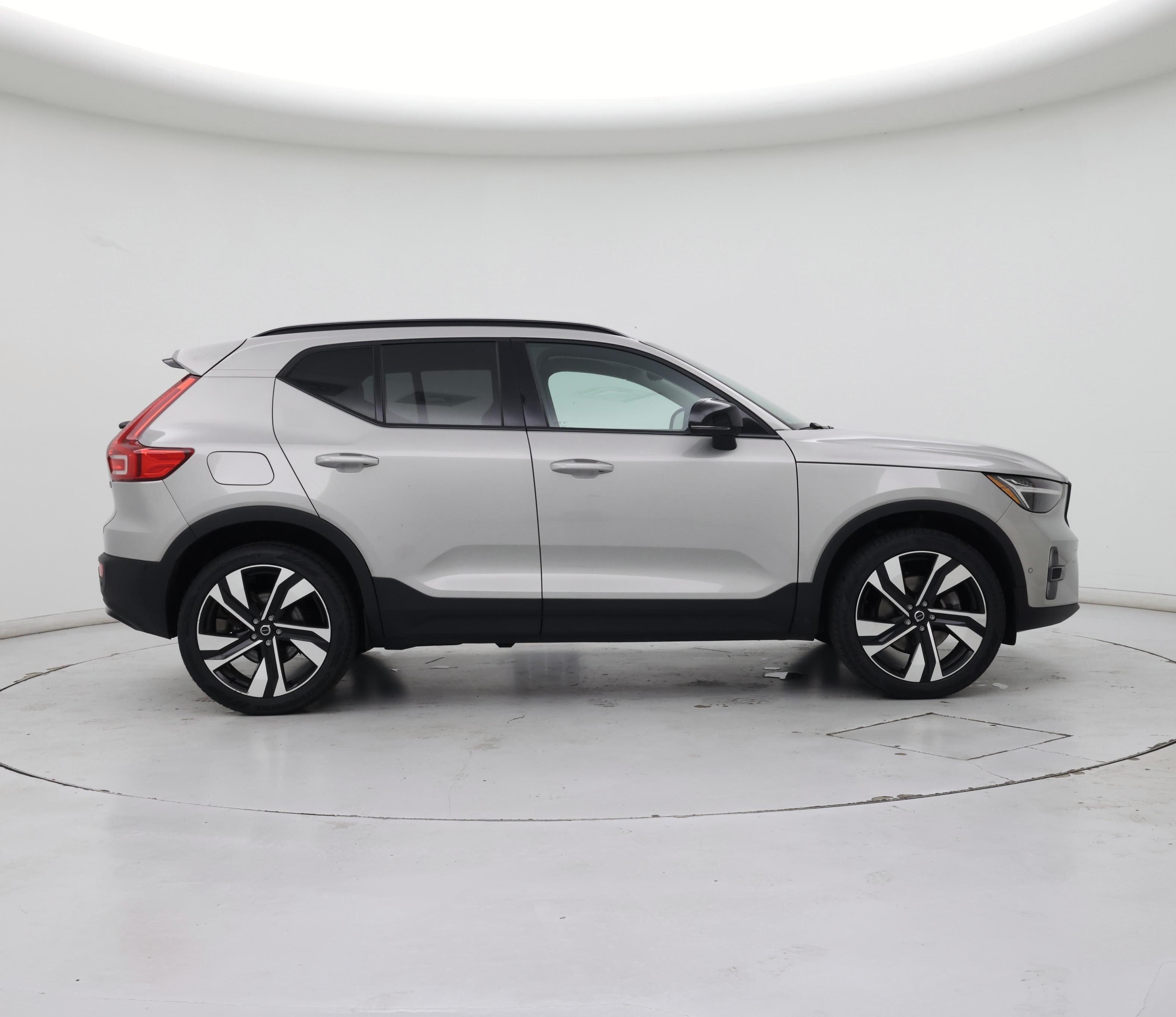 Thumbnail: 2023 Volvo XC40 - 7