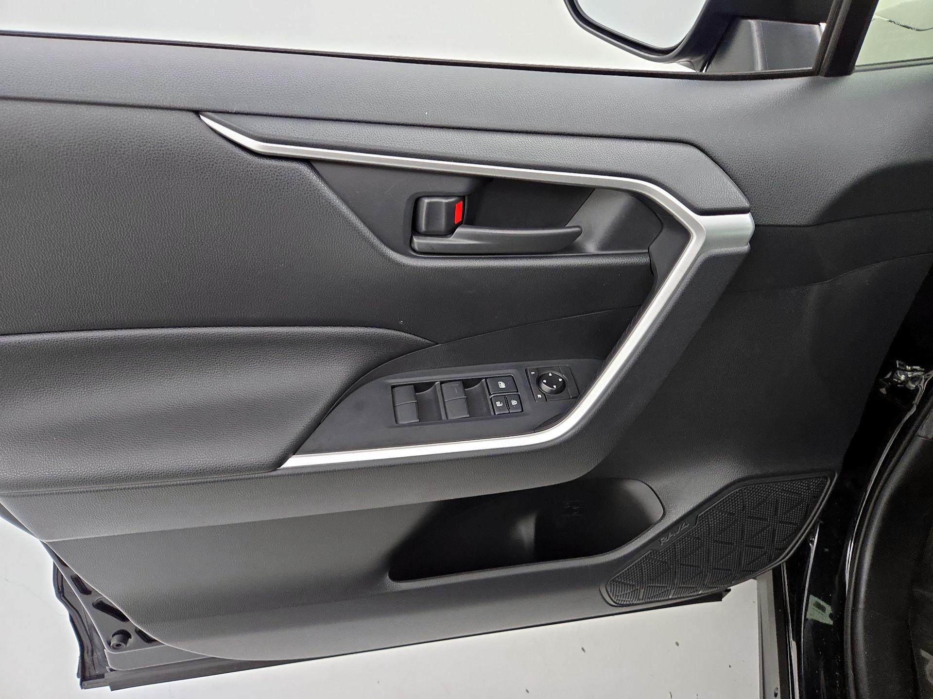 Thumbnail: 2021 Toyota RAV4 - 12