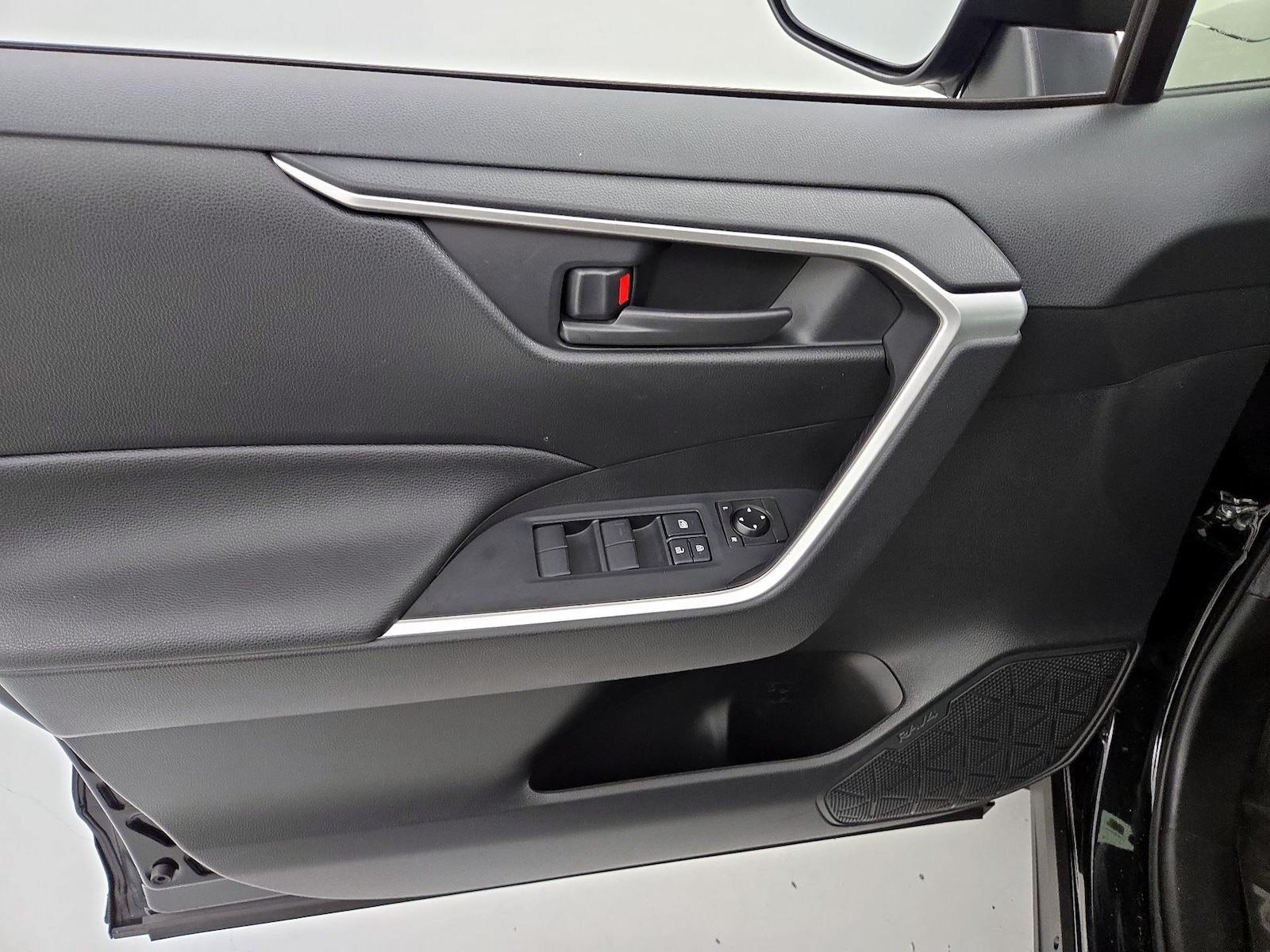 2021 Toyota RAV4 SE - Photo 13
