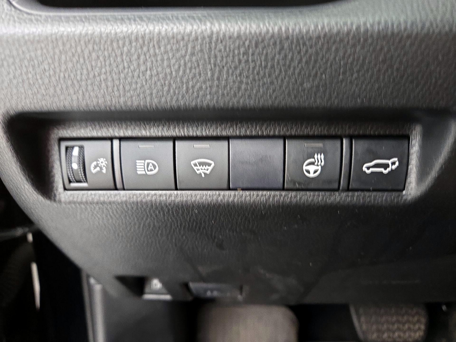Thumbnail: 2021 Toyota RAV4 - 13