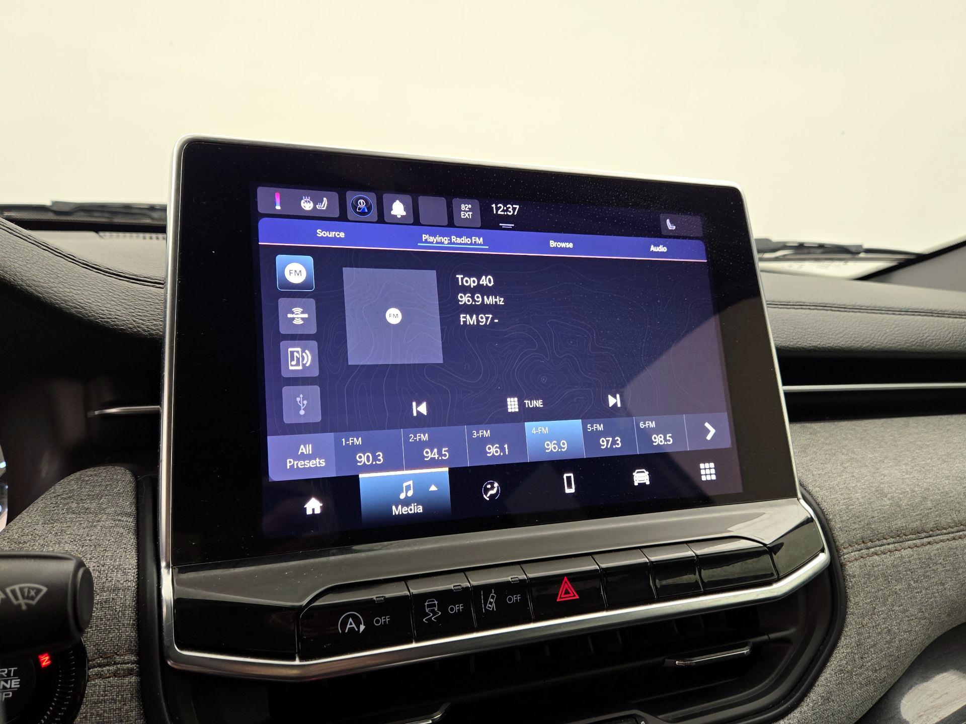 Thumbnail: 2023 Jeep Compass - 15