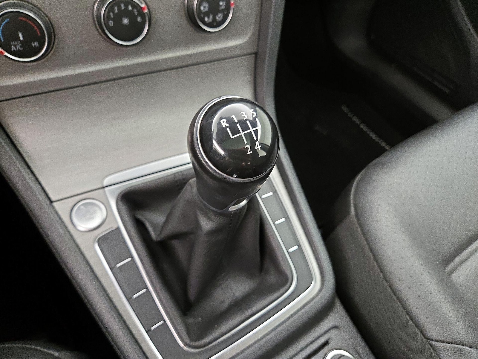 2017 Volkswagen Golf Wolfsburg Edition - Photo 18