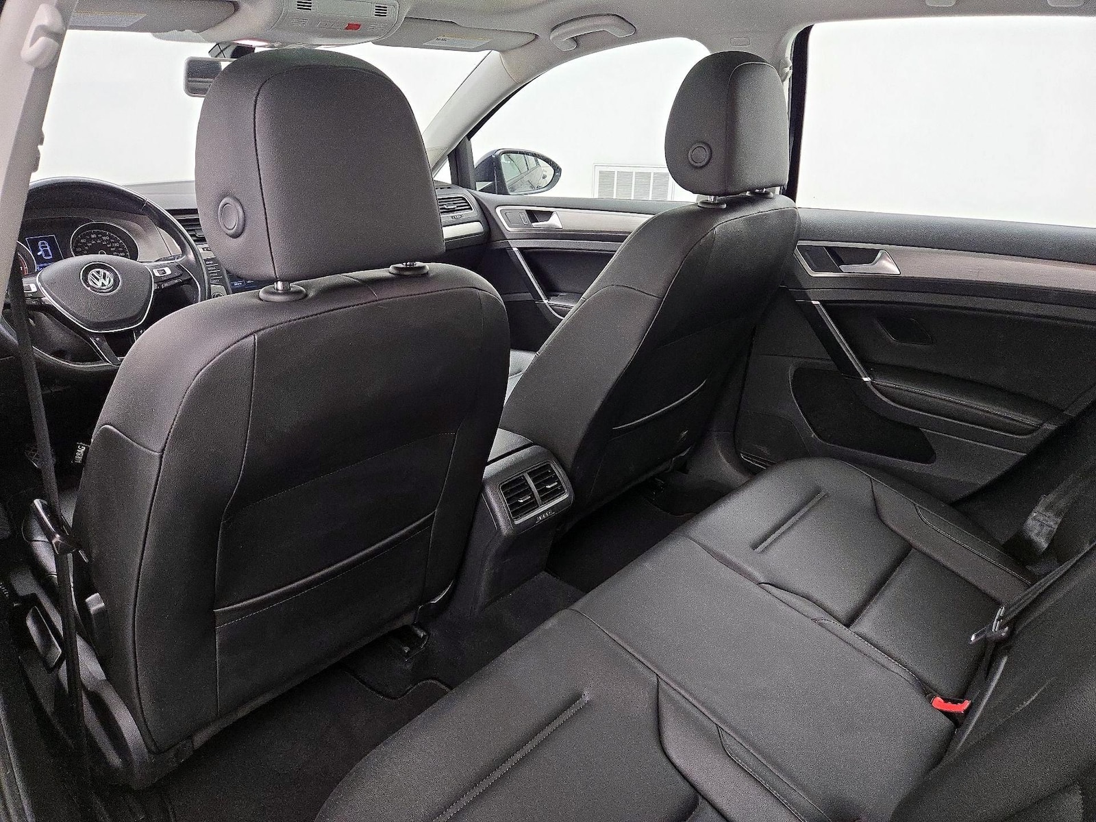 2017 Volkswagen Golf Wolfsburg Edition - Photo 21