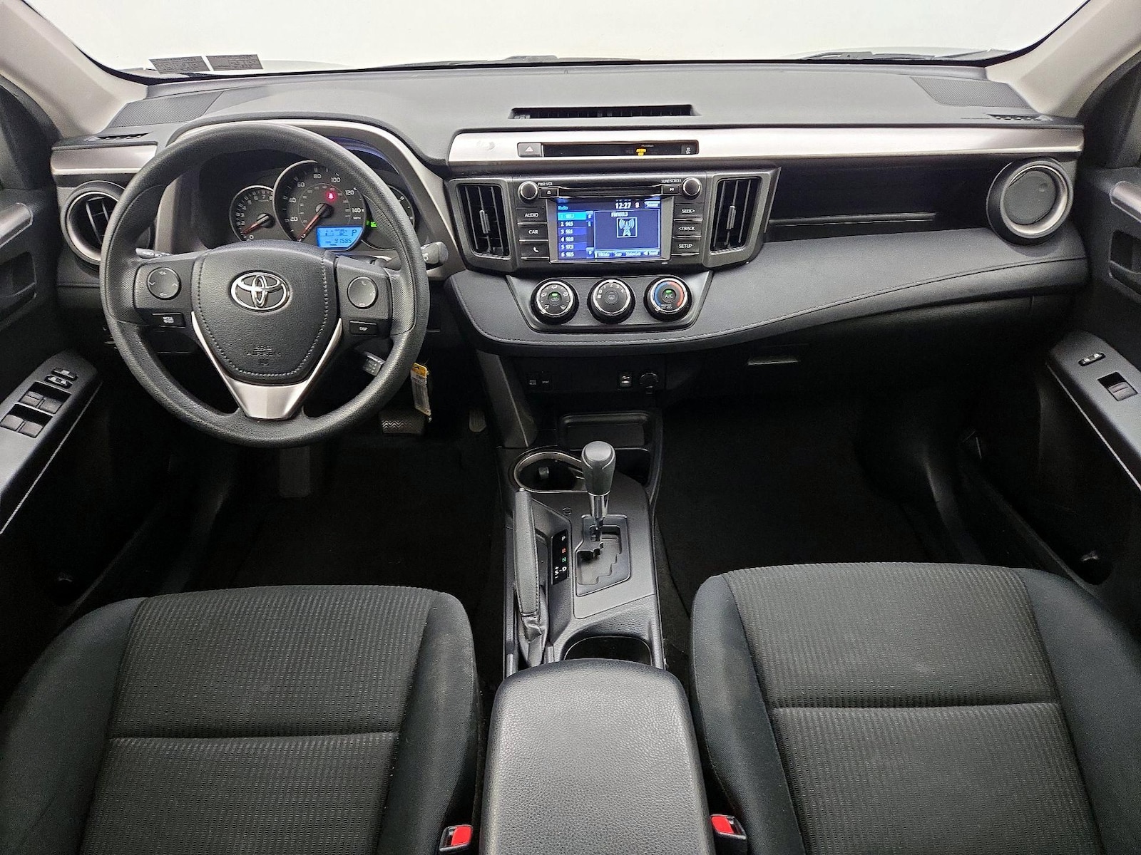 2016 Toyota RAV4 LE - Photo 10