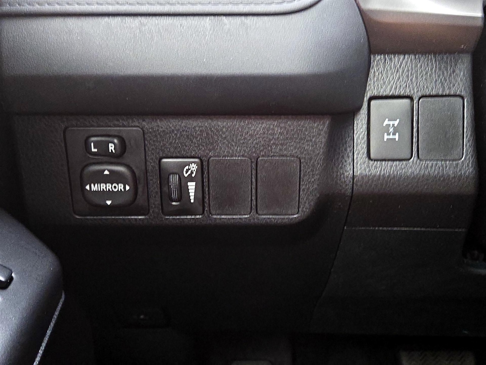 2016 Toyota RAV4 LE - Photo 14