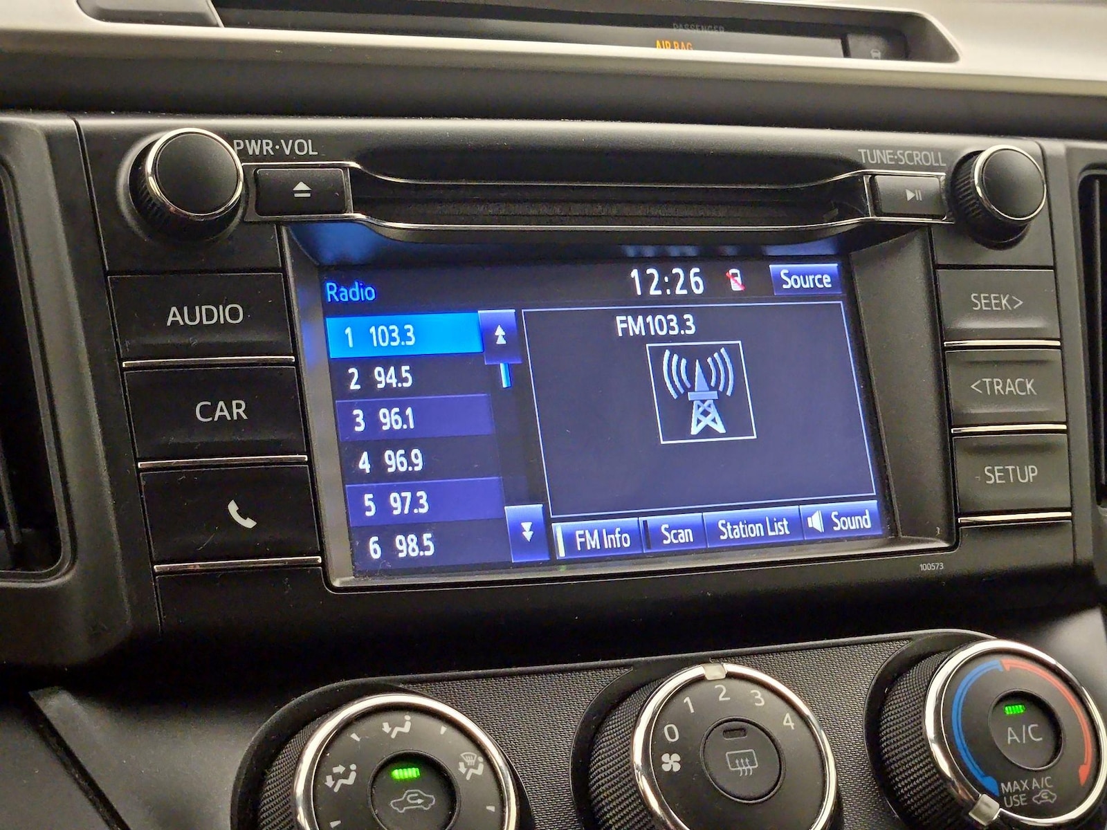 2016 Toyota RAV4 LE - Photo 16