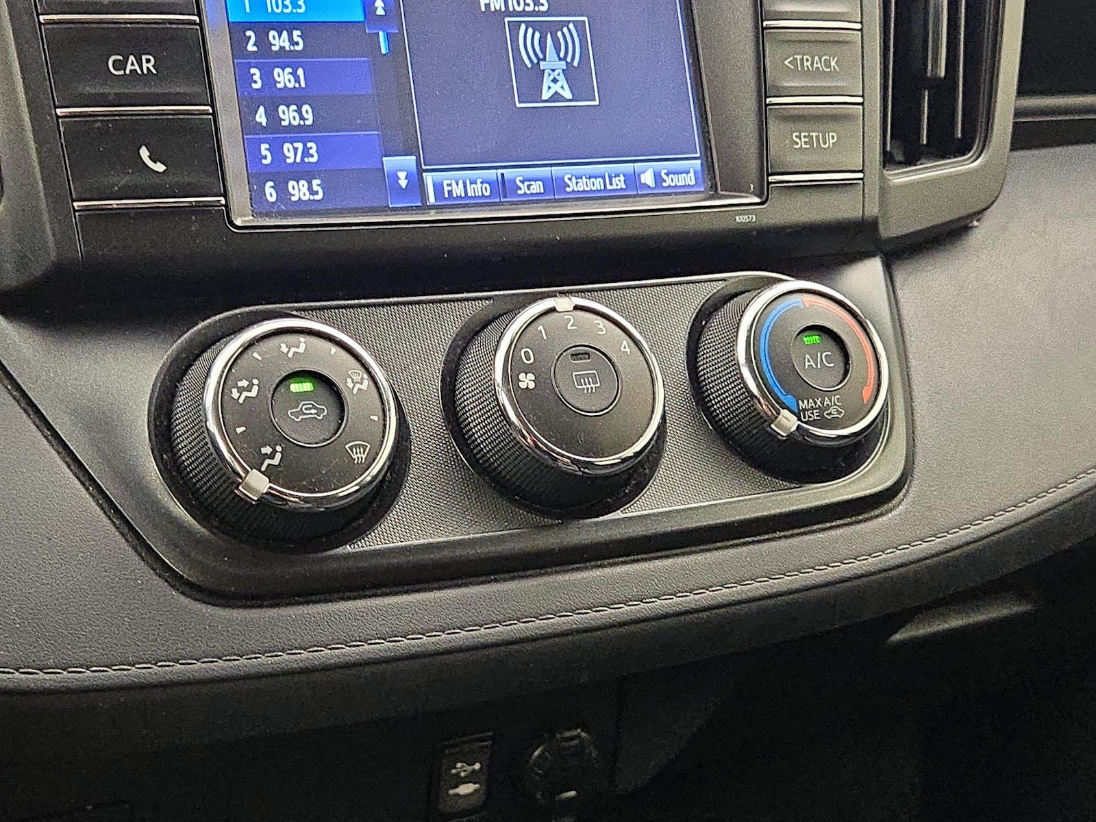 2016 Toyota RAV4 LE - Photo 17