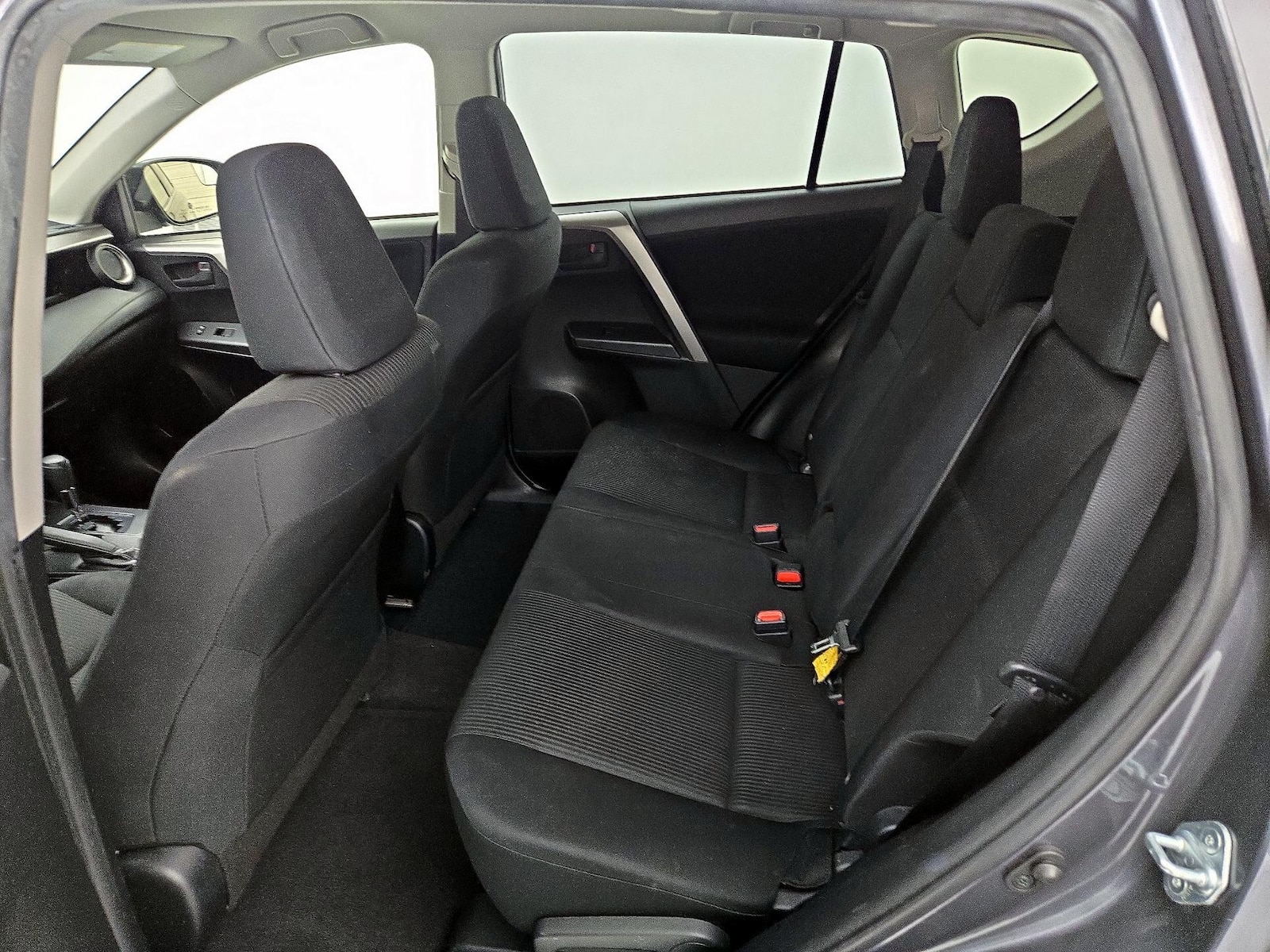 2016 Toyota RAV4 LE - Photo 20
