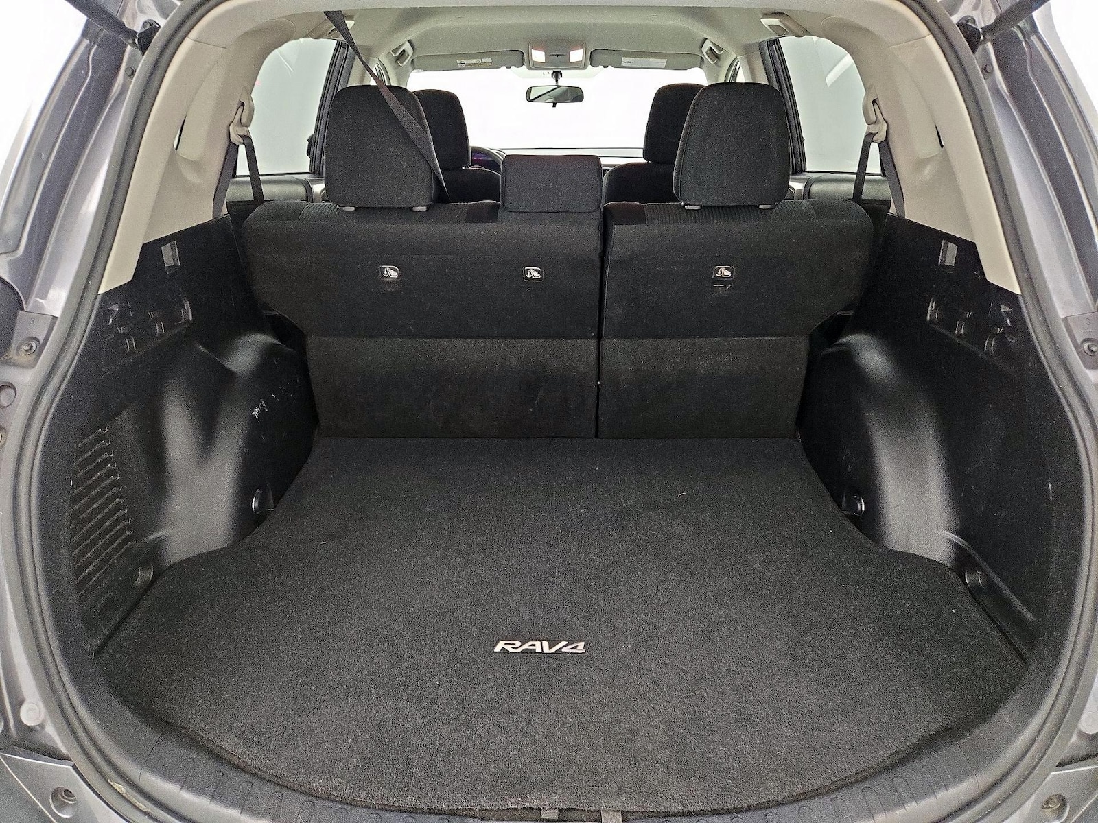 2016 Toyota RAV4 LE - Photo 21